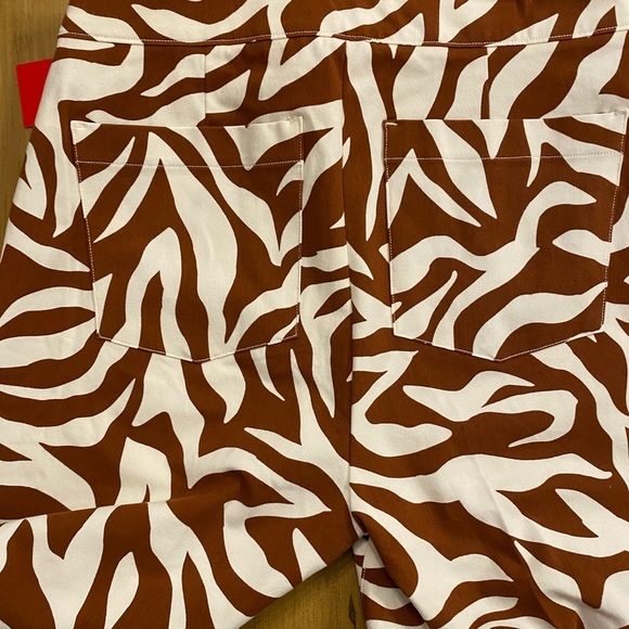 SPANX Women’s Zebra On The Go Ankle Animal Print Fitted Pants NEW Medium - Picture 10 of 15